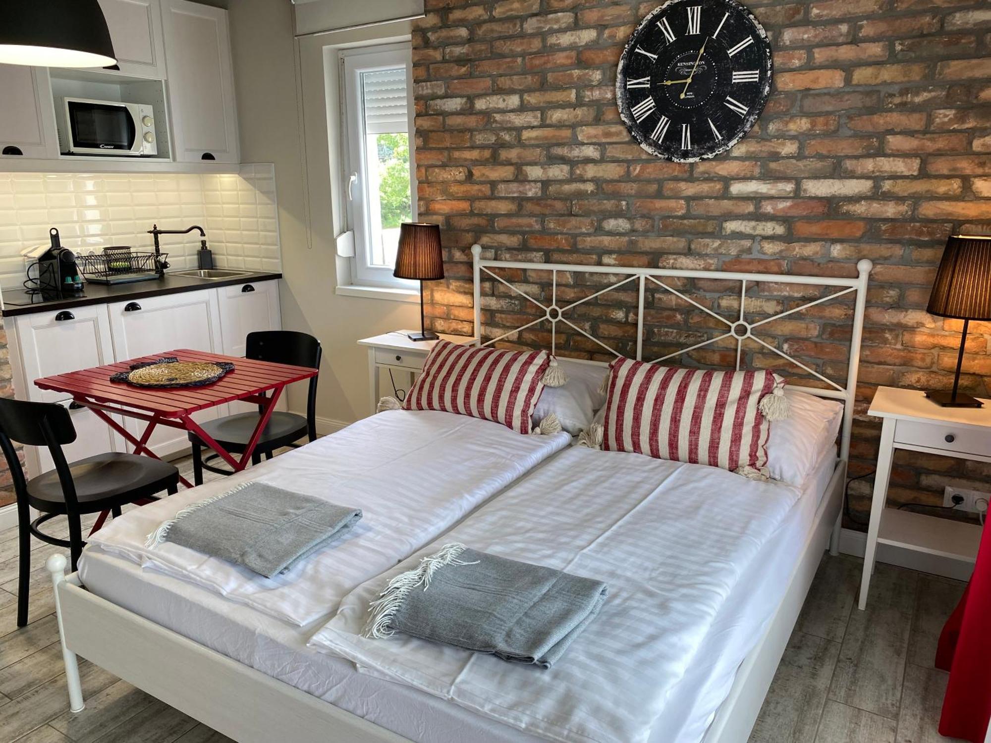 101 Apartament *